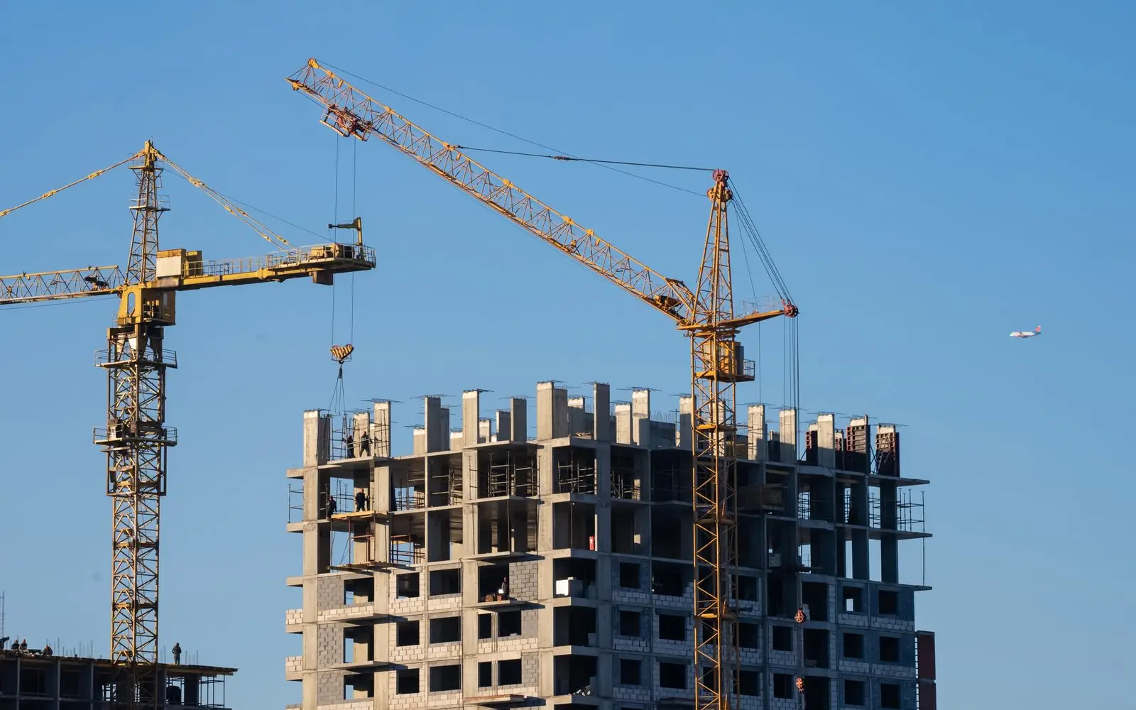 Tower cranes over a high-rise under construction